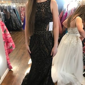 Normans Black formal dress. Size 2. Only worn to try on!